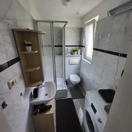 By Veronika Apartman *